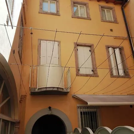 Queen Of The Apartament Riva