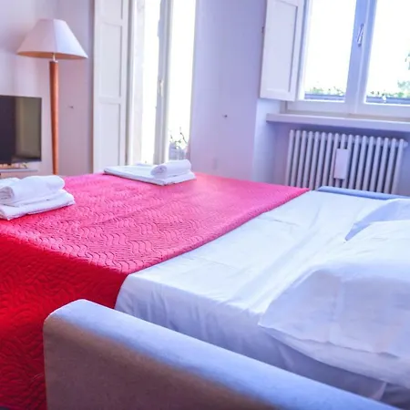 Queen Of The Apartament Riva