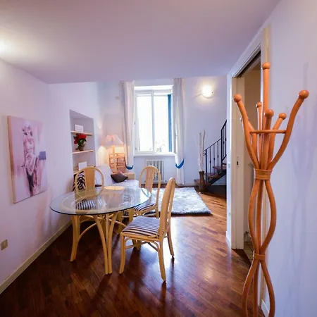 Apartment Queen Of The *